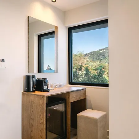 Black Rocks Hotel