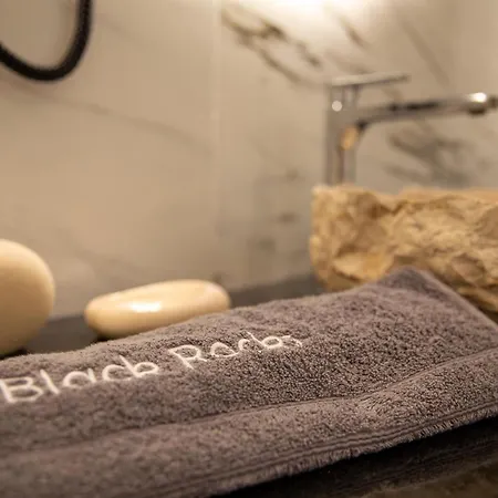 Ξενοδοχείο Black Rocks *